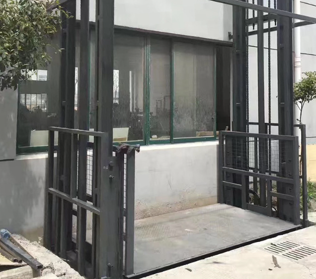 西藏导轨式施工升降机助力民生工程提速增效